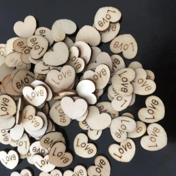 Drvena "LOVE" srca